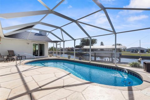 House in Port Charlotte, Florida 3 bedrooms, 196.67 sq.m. № 1634526 - photo 4
