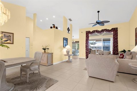 House in Port Charlotte, Florida 3 bedrooms, 196.67 sq.m. № 1634526 - photo 11