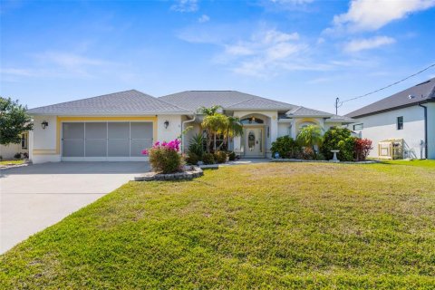 House in Port Charlotte, Florida 3 bedrooms, 196.67 sq.m. № 1634526 - photo 3