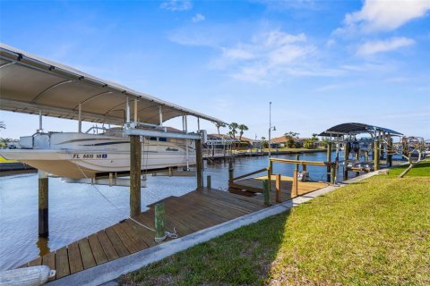 House in Port Charlotte, Florida 3 bedrooms, 196.67 sq.m. № 1634526 - photo 5