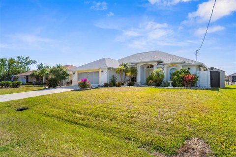 House in Port Charlotte, Florida 3 bedrooms, 196.67 sq.m. № 1634526 - photo 7