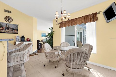 House in Port Charlotte, Florida 3 bedrooms, 196.67 sq.m. № 1634526 - photo 25