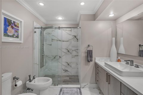 House in Miami, Florida 4 bedrooms, 150.69 sq.m. № 1881853 - photo 18