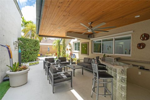 House in Miami, Florida 4 bedrooms, 150.69 sq.m. № 1881853 - photo 23