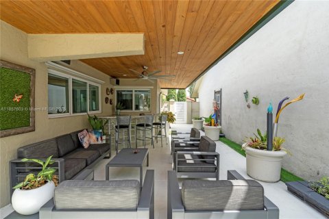 House in Miami, Florida 4 bedrooms, 150.69 sq.m. № 1881853 - photo 24