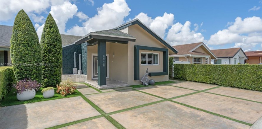 House in Miami, Florida 4 bedrooms, 150.69 sq.m. № 1881853