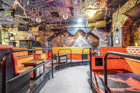 Commercial property in Kendall, Florida № 1961748 - photo 28