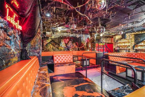 Commercial property in Kendall, Florida № 1961748 - photo 30