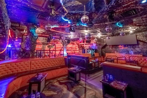 Commercial property in Kendall, Florida № 1961748 - photo 10