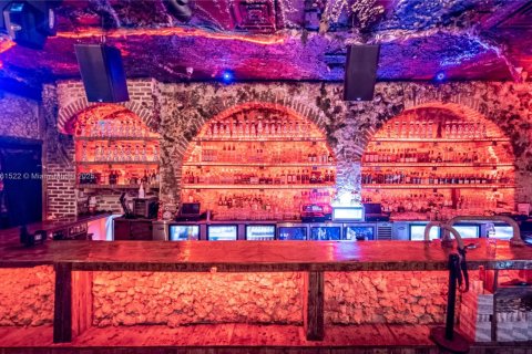 Commercial property in Kendall, Florida № 1961748 - photo 8