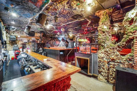 Commercial property in Kendall, Florida № 1961748 - photo 25