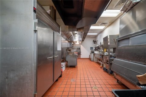 Commercial property in Kendall, Florida № 1961748 - photo 16