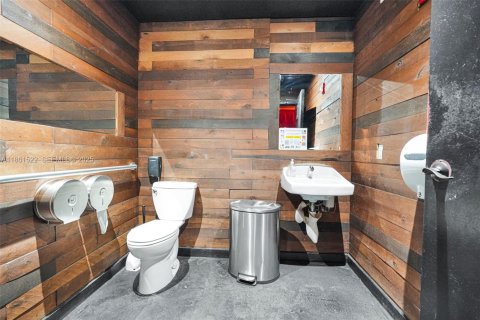 Commercial property in Kendall, Florida № 1961748 - photo 24