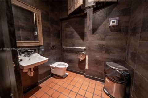 Commercial property in Kendall, Florida № 1961748 - photo 23