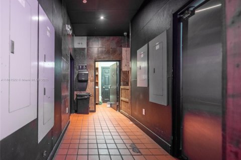 Commercial property in Kendall, Florida № 1961748 - photo 13