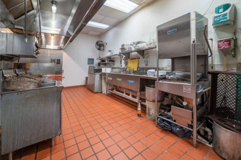 Commercial property in Kendall, Florida № 1961748 - photo 18