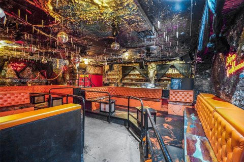 Commercial property in Kendall, Florida № 1961748 - photo 29