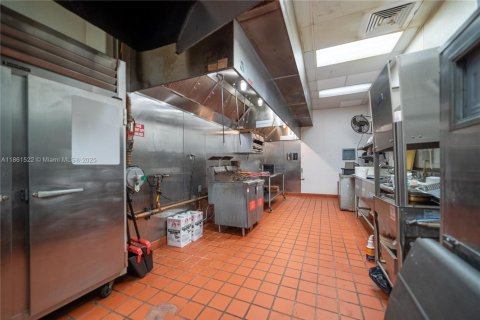 Commercial property in Kendall, Florida № 1961748 - photo 17