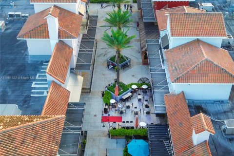 Commercial property in Kendall, Florida № 1961748 - photo 2