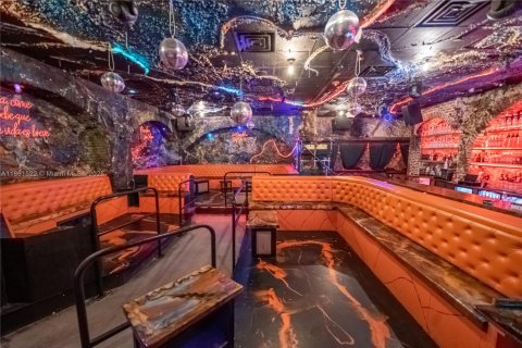 Commercial property in Kendall, Florida № 1961748 - photo 6