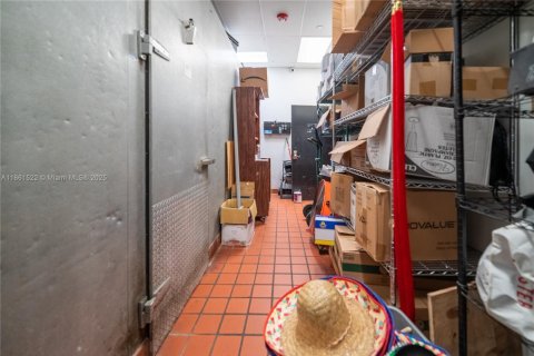 Commercial property in Kendall, Florida № 1961748 - photo 15