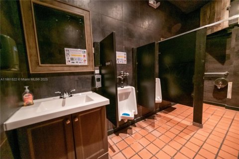 Commercial property in Kendall, Florida № 1961748 - photo 22