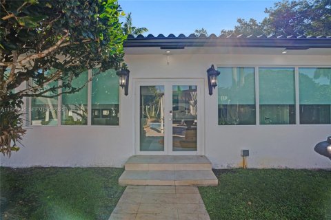 House in Miami, Florida 4 bedrooms, 417.69 sq.m. № 2076775 - photo 25