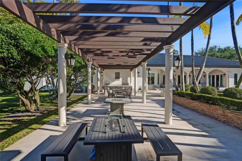 House in Miami, Florida 4 bedrooms, 417.69 sq.m. № 2076775 - photo 24