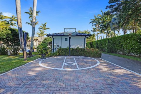 House in Miami, Florida 4 bedrooms, 417.69 sq.m. № 2076775 - photo 30