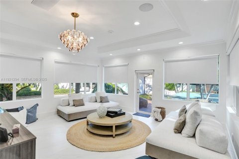 House in Miami, Florida 4 bedrooms, 417.69 sq.m. № 2076775 - photo 26