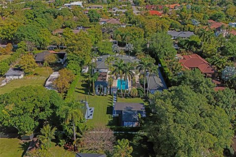 House in Miami, Florida 4 bedrooms, 417.69 sq.m. № 2076775