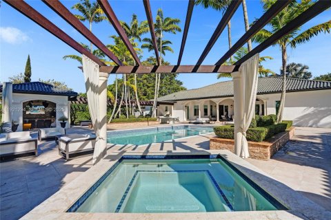 House in Miami, Florida 4 bedrooms, 417.69 sq.m. № 2076775 - photo 21
