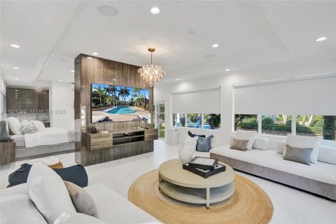 House in Miami, Florida 4 bedrooms, 417.69 sq.m. № 2076775 - photo 27