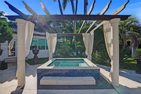 House in Miami, Florida 4 bedrooms, 417.69 sq.m. № 2076775 - photo 22