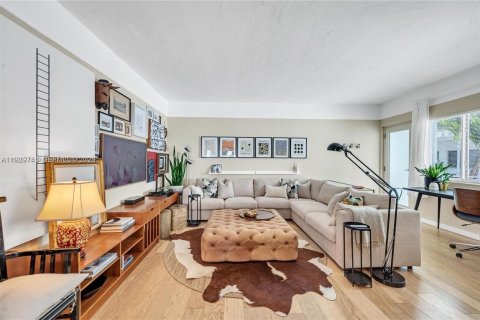 Снять в аренду кондоминиум в Майами-Бич, Флорида 1 спальня, 72.56м2, № 1989378 - фото 3