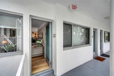 Снять в аренду кондоминиум в Майами-Бич, Флорида 1 спальня, 72.56м2, № 1989378 - фото 2