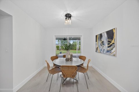 House in Saint Petersburg, Florida 3 bedrooms, 142.33 sq.m. № 1876600 - photo 11