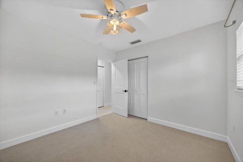 House in Saint Petersburg, Florida 3 bedrooms, 142.33 sq.m. № 1876600 - photo 19