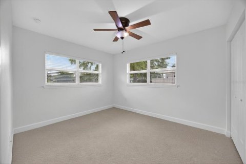 House in Saint Petersburg, Florida 3 bedrooms, 142.33 sq.m. № 1876600 - photo 20