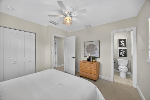 House in Saint Petersburg, Florida 3 bedrooms, 142.33 sq.m. № 1876600 - photo 23