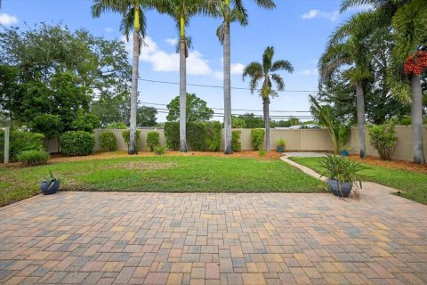 House in Saint Petersburg, Florida 3 bedrooms, 142.33 sq.m. № 1876600 - photo 26