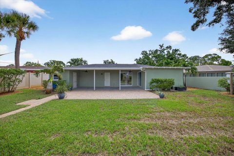 House in Saint Petersburg, Florida 3 bedrooms, 142.33 sq.m. № 1876600 - photo 27