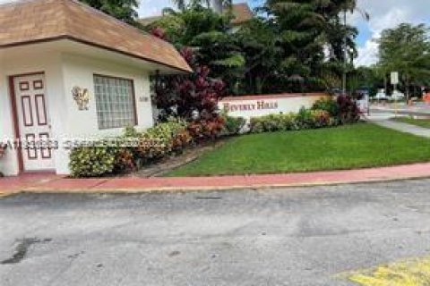 Condominio en Hollywood, Florida, 2 dormitorios  № 2009041