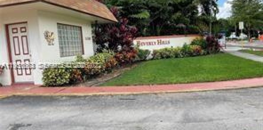 Condominio en Hollywood, Florida, 2 dormitorios  № 2009041