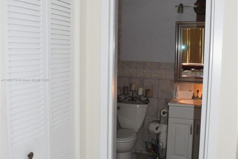 Copropriété à vendre à North Miami Beach, Floride: 2 chambres, 105.17 m2 № 2015362 - photo 11