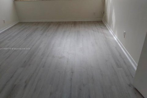 Copropriété à vendre à North Miami Beach, Floride: 2 chambres, 105.17 m2 № 2015362 - photo 15