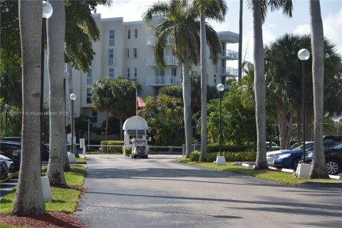 Copropriété à vendre à North Miami Beach, Floride: 2 chambres, 105.17 m2 № 2015362 - photo 21