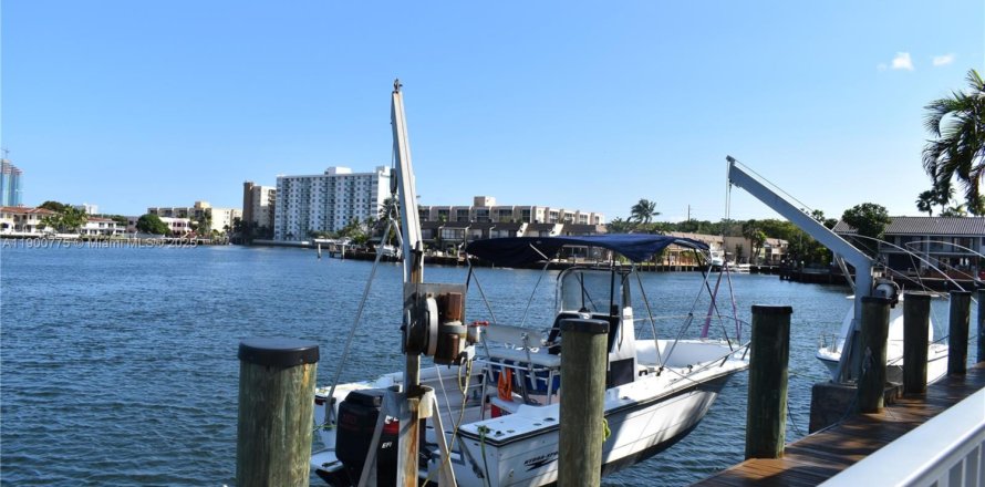 Condo à North Miami Beach, Floride, 2 chambres  № 2015362