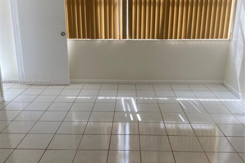 Copropriété à vendre à North Miami Beach, Floride: 2 chambres, 105.17 m2 № 2015362 - photo 10