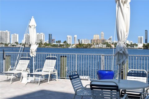 Copropriété à vendre à North Miami Beach, Floride: 2 chambres, 105.17 m2 № 2015362 - photo 27